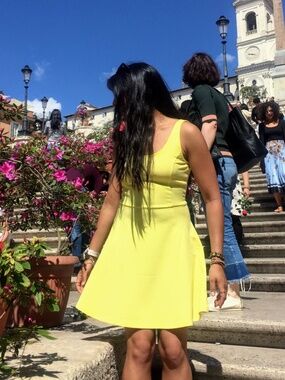 yellow dress